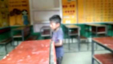 UP: कक्षा 1 के छात्र को स्कूल के कमरे में बंद कर घर चले गए शिक्षक, ताला तोड़कर निकाला गया बाहर