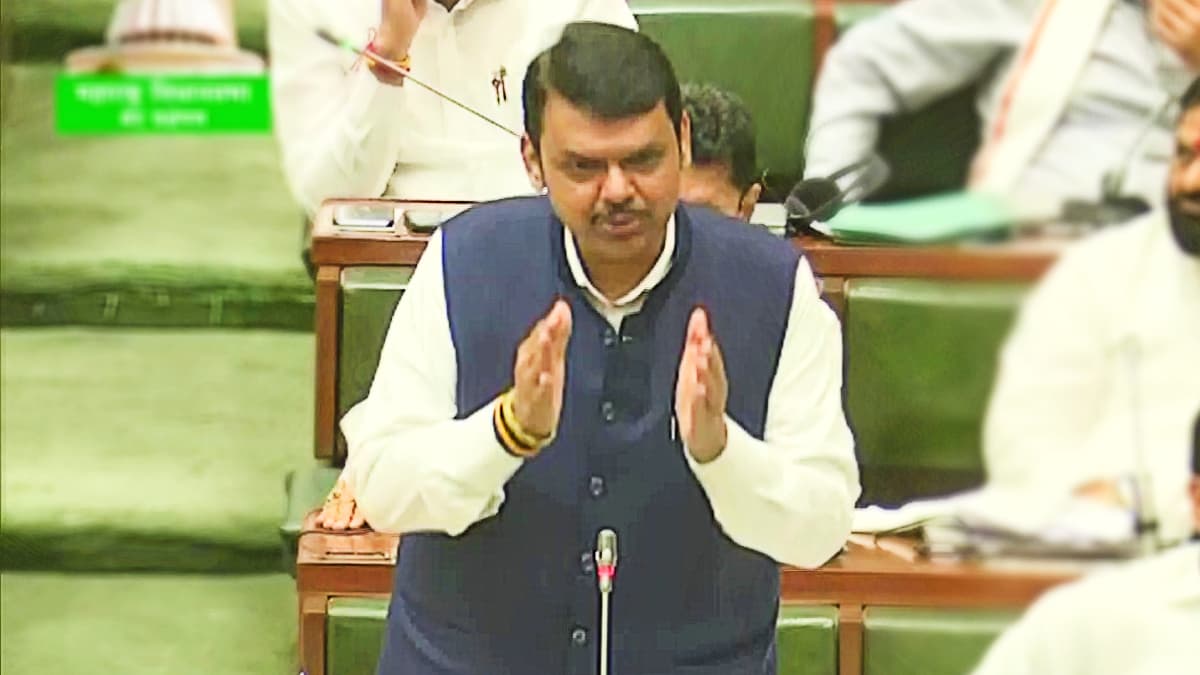 देवेंद्र फडणवीस ने राज ठाकरे से मुलाकात की