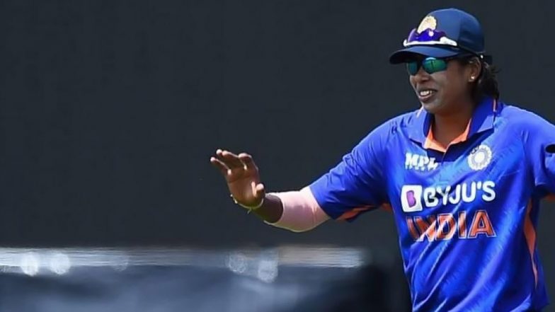 Jhulan Goswami To Retire From International Cricket: झूलन गोस्वामी अंतरराष्ट्रीय क्रिकेट से संन्यास लेने की घोषणा कर दी है, जिसके बाद प्रशंसकों ने तेज गेंदबाज को दी बधाई