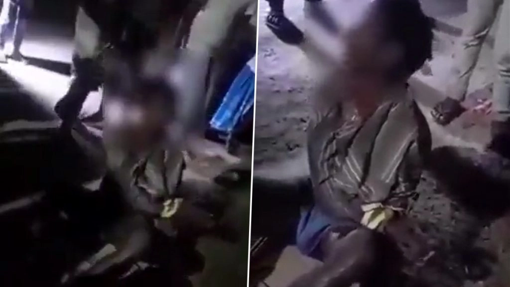 चोरी के शक में दलित शख्स के हाथ-पैर बंधकर बेरहमी से पिटाई, पानी मांगने पर पेशाब पिलाया! (Video)