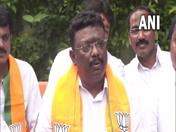 कांग्रेस पार्टी के पूर्व राष्ट्रीय प्रवक्ता दासोजू श्रवण भाजपा में शामिल