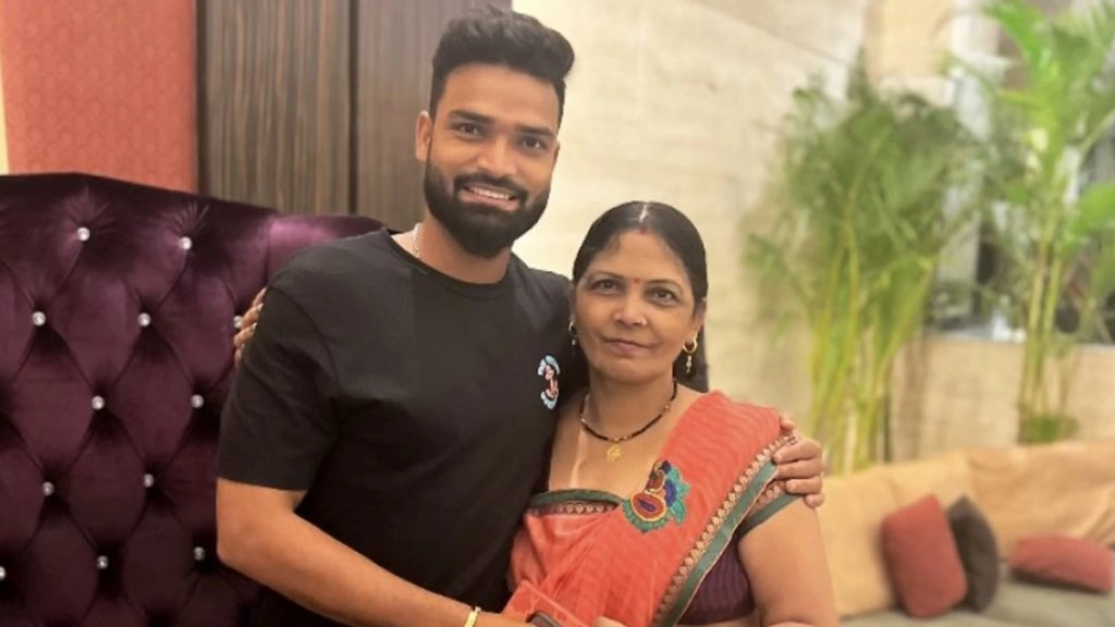 9 साल बाद घर पहुंचे मुंबई इंडियन्स के खिलाड़ी कुमार कार्तिकेय, इस वजह से रहे परिवार से दूर