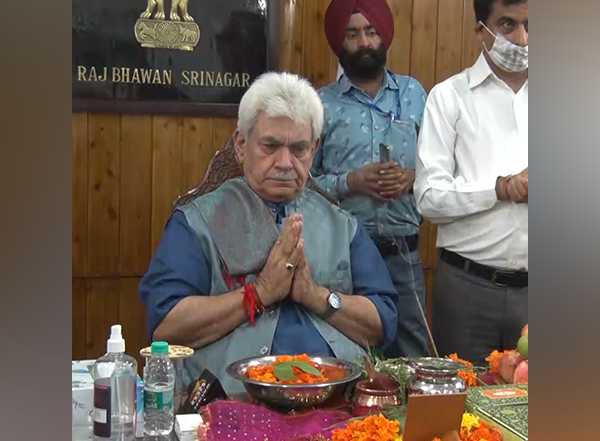 Amarnath Yatra: जम्मू-कश्मीर के LG मनोज सिन्हा ने आज अमरनाथ यात्रा की समापन पर की पूजा अर्चना