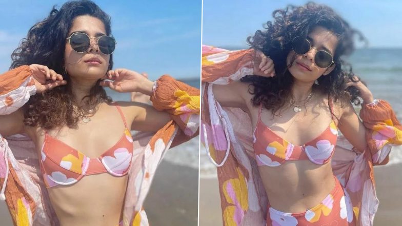 Mithila Palkar Hot Photos: मिथिला पालकर ने फ्लोरल बिकिनी पहन बढ़ाया टेम्परेचर, आप भी देखिए एक्ट्रेस की स्टनिंग तस्वीरें!
