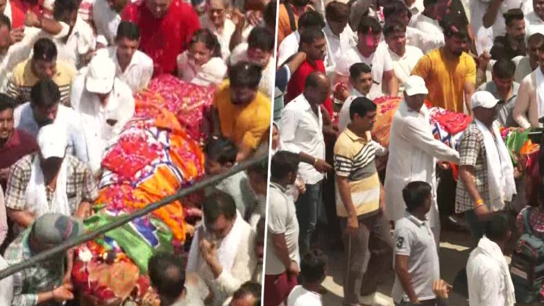 Sonali Phogat Last Rites: हिसारी  में सोनाली फोगाट  के अंतिम संस्कार में बड़ी संख्या में लोग हुए  शामिल- Pics