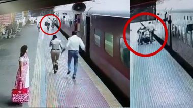 Viral Video: चलती ट्रेन से फिसली बुजुर्ग महिला और उसका बेटा, 'फरिश्ता' बनकर पहुंचे RPF के जवान, सांसे रोक देगा वीडियो