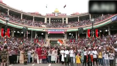 Attari-Wagah Border: अटारी-वाघा सीमा पर बीटिंग रिट्रीट समारोह में आजादी का जश्न, देशभक्ति गाने पर झूम उठे लोग