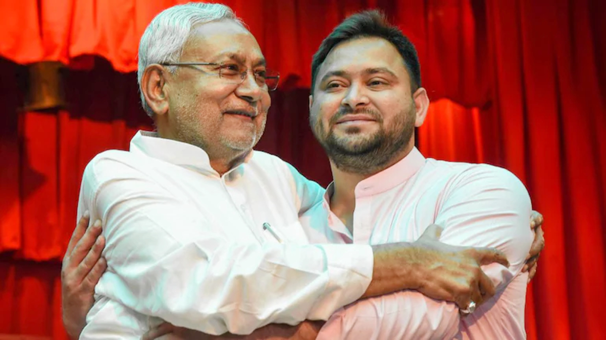 Tejashwi Yadav Birthday: नीतीश ने गले लगाकर तेजस्वी को दी जन्मदिन की बधाई,  लोगों ने कहा, 'हैप्पी बर्थ डे टू यू', देखें VIDEO | 🇮🇳 LatestLY हिन्दी