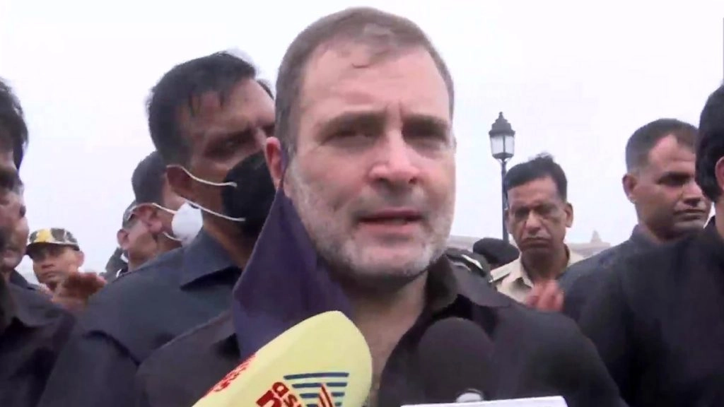 राहुल, प्रियंका गांधी, शशि थरूर सहित कई कांग्रेस सांसद हिरासत में 