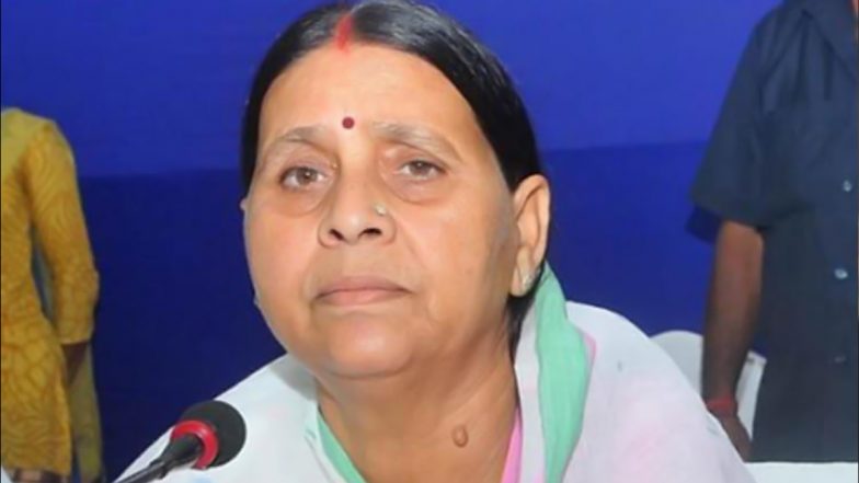 Bihar: RJD नेताओं के ठिकानों पर CBI की छापेमारी पर बोलीं राबड़ी देवी- हम डरते नहीं हैं (Watch Video)