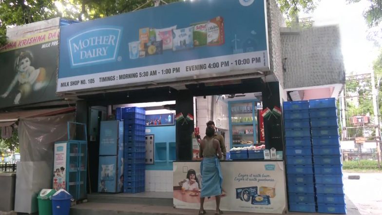 Milk Price Hike: महंगाई का झटका, आज से महंगा हो गया अमूल और मदर डेयरी का दूध
