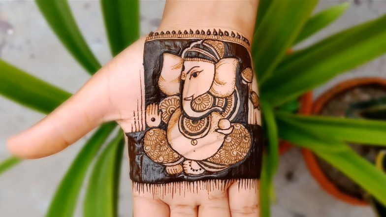 Ganesh Chaturthi 2022 Mehndi Designs: गणेश चतुर्थी पर ये आसान और सुंदर मेहंदी डिजाइन अपने हाथों में रचाकर गणेशोत्सव को बनाएं ख़ास, देखें वीडियो