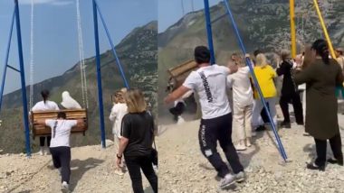OMG! जमीन से 6000 फीट की ऊंचाई पर झूला झूल रही थीं दो महिलाएं, अचानक बीच में टूटी झूले की चेन और फिर… (Watch Viral Video)