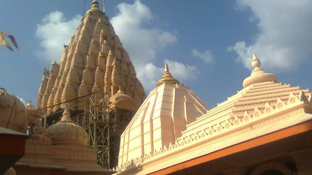 उज्जैन के महाकालेश्वर मंदिर में हंगामा करने के आरोप में भाजयुमो के सात पदाधिकारी हटाये गये