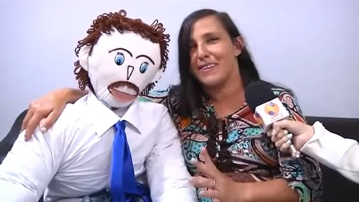 इस महिला में अपने होममेड डॉल से रचा ली शादी, दोनों का है एक बच्चा