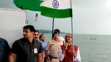 Har Ghar Tiranga: CM शिवराज सिंह चौहान ने क्रूज पर सवार होकर लहराया तिरंगा, देखें वीडियो