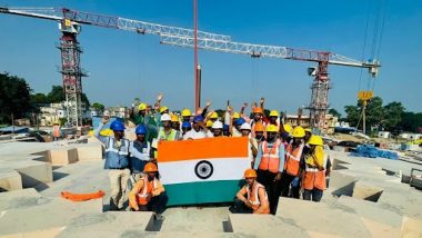 Har Ghar Tiranga: हर घर तिरंगा अभियान के तहत अयोध्या में राम जन्मभूमि मंदिर परिसर में फहराया गया राष्ट्रीय ध्वज, देखें तस्वीरें