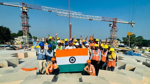 Har Ghar Tiranga: हर घर तिरंगा अभियान के तहत अयोध्या में राम जन्मभूमि मंदिर परिसर में फहराया गया राष्ट्रीय ध्वज, देखें तस्वीरें