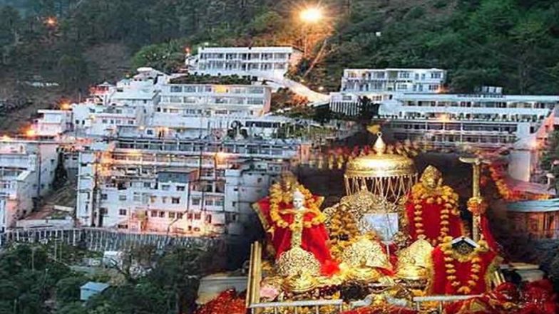 J&K: भारी बारिश के चलते माता वैष्णो देवी मंदिर में श्रद्धालुओं की आवाजाही पर लगी रोक