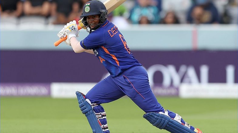 IND-W vs SA-W SA T20I Tri-Series 2023: बल्लेबाजी कोच ऋषिकेश कानिटकर ने कहा, ट्रेनिंग में बहुत ऊंचे मानक निर्धारित करती हैं दीप्ति