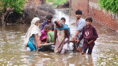 Pakistan Floods Crisis: स्वच्छ पेयजल की कमी से बाढ़ प्रभावित पाकिस्तान में फैल रही बीमारियां