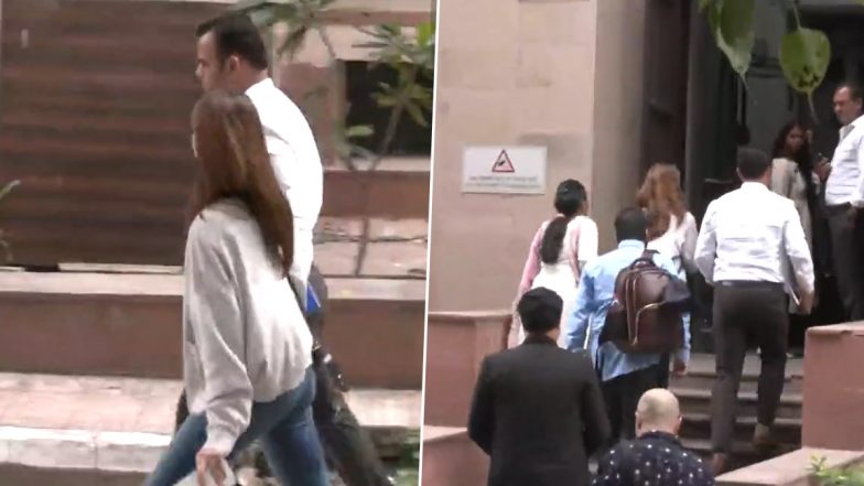 Jacqueline Fernandez Arrives at EOW Office: सुकेश चंद्रशेखर मनी लॉन्ड्रिंग मामले में जैकलीन फर्नांडीज ईओडब्ल्यू कार्यालय