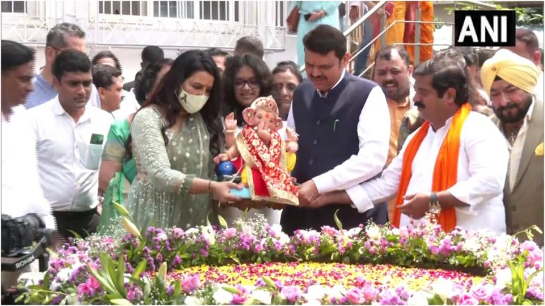 Ganesh Visarjan: महाराष्ट्र के डिप्टी सीएम फडणवीस ने अपने आवस पर गणपति बप्पा का किया विसर्जन- Pics