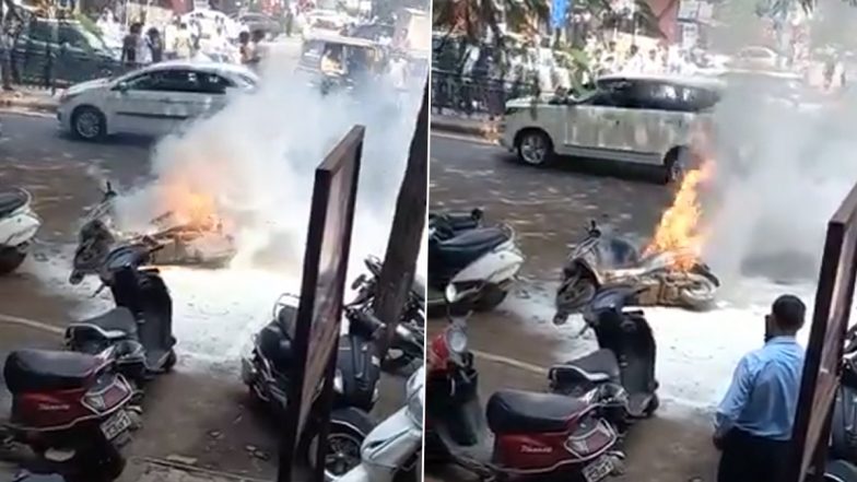 Maharashtra: धू-धू कर जलने लगी नासिक में सड़क पर खड़ी ई-बाइक, हैरान करने वाला वीडियो हुआ वायरल
