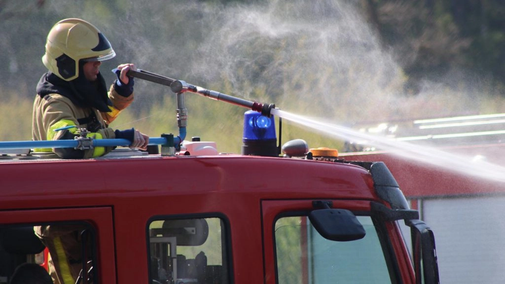 नोएडा में फायर विभाग का मॉकड्रिल, 43 भवनों को किया गया चेक, 8 में कमियां