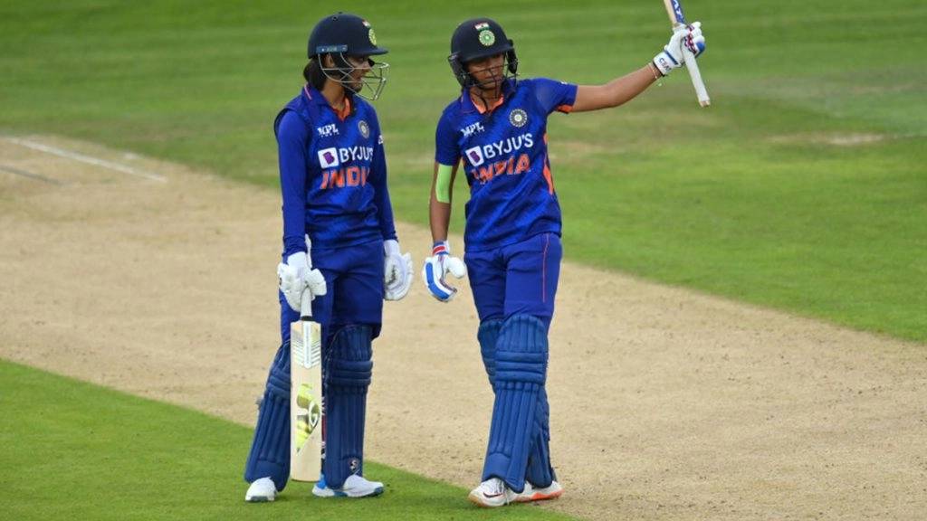 इंग्लैंड के खिलाफ शानदार प्रदर्शन करने वाली हरमनप्रीत आईसीसी रैंकिंग में पांचवें और स्मृति मंधाना छठे स्थान पर पहुचीं