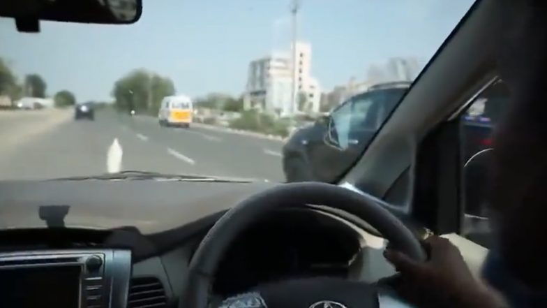 Gujarat: अहमदाबाद से गांधीनगर जाते समय PM मोदी ने अपना क़ाफ़िला रुकवाकर एंबुलेंस को दिया रास्ता- Watch Video