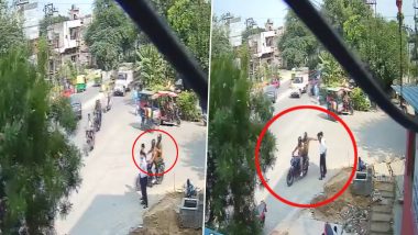 Video: साहिबाबाद में बाइक सवार दो चोरों ने युवक से मोबाइल फोन छीना, पुलिस जांच में जुटी