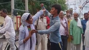 VIDEO: पत्नी के साथ नहीं रहना चाहता था पति, बीवी ने बीच सड़क पर दौड़ा-दौड़ाकर पीटा