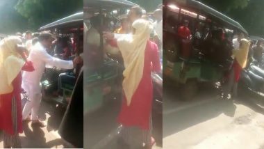 Viral Video: कानपुर में छेड़खानी कर रहा था ई-रिक्शा चालक, गुस्साई महिला ने बीच सड़क पर चप्पल से पीटा