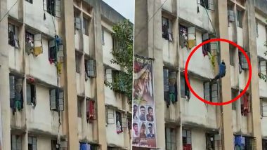 Pune: नशे में धुत शख्स ने पांचवीं मंजिल पर स्थित घर की खिड़की से की नीचे उतरने की कोशिश, संतुलन बिगड़ने से हुई मौके पर मौत, देखें वीडियो