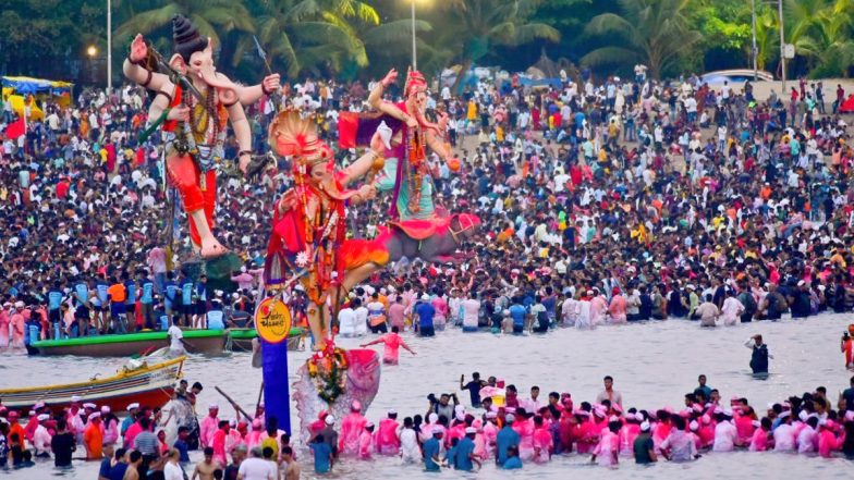Mumbai: अगले साल फिर से आने के वादे के साथ गणपति बप्पा को किया विदा, देखें मुंबई में लालबागचा राजा की विसर्जन यात्रा