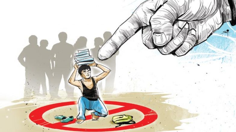 VIDEO: केरल में सीनियर लड़कों ने बस स्टॉप पर छात्र के साथ की रैगिंग, गालीबाज Students का वीडियो वायरल