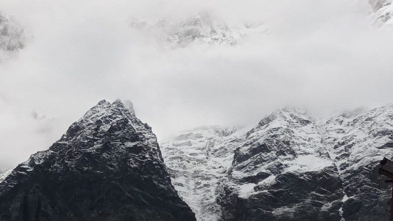 केदारनाथ मंदिर के पीछे फिर हिमस्खलन, मंदिर को कोई नुकसान नहीं, जनहानि भी नहीं