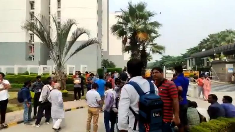 Noida: ग्रैंड ओमेक्स सोसायटी में आज चलेगा बुलडोजर, पुलिस मौके पर तैनात (Video)