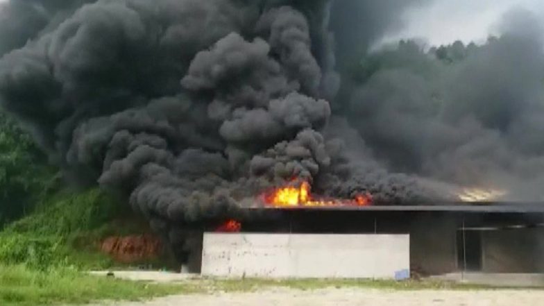 Fire In Rubber Factory: मेघालय की रबर फैक्ट्री में लगी भीषण आग, दमकल की कई गाड़िया मौके पर मौजूद