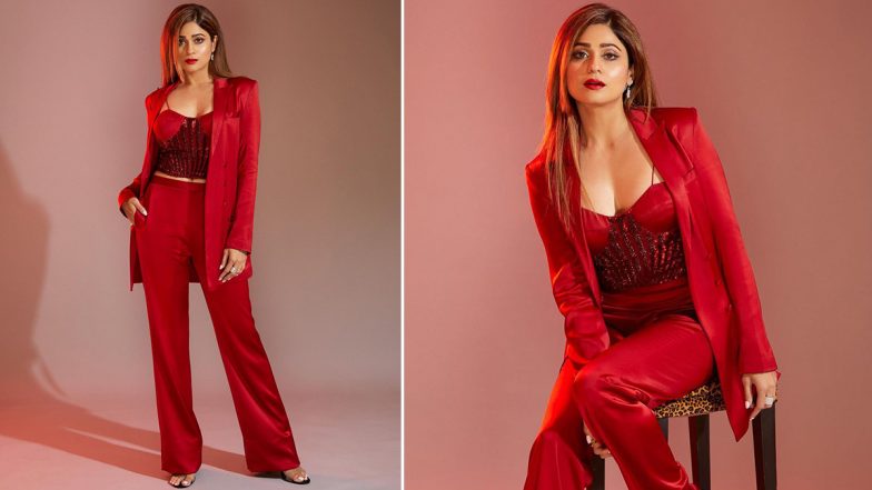 Shamita Shetty Hot Photos: शमिता शेट्टी ने रेड हॉट आउटफिट पहन बढ़ाया सोशल मीडिया का पारा, एक्ट्रेस की हॉटनेस देख लट्टू हुए यूजर्स