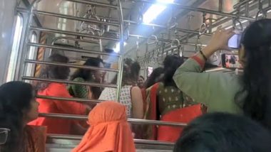 Garba in Local Train: मुंबई एसी लोकल में महिला यात्रियों ने झूमकर किया गरबा, मनमोहक वीडियो वायरल