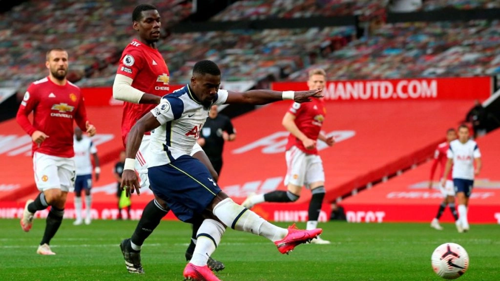 टोटेनहम हॉटस्पर एफसी ने प्रीमियर लीग में खिताबी चुनौती बरकरार रखी