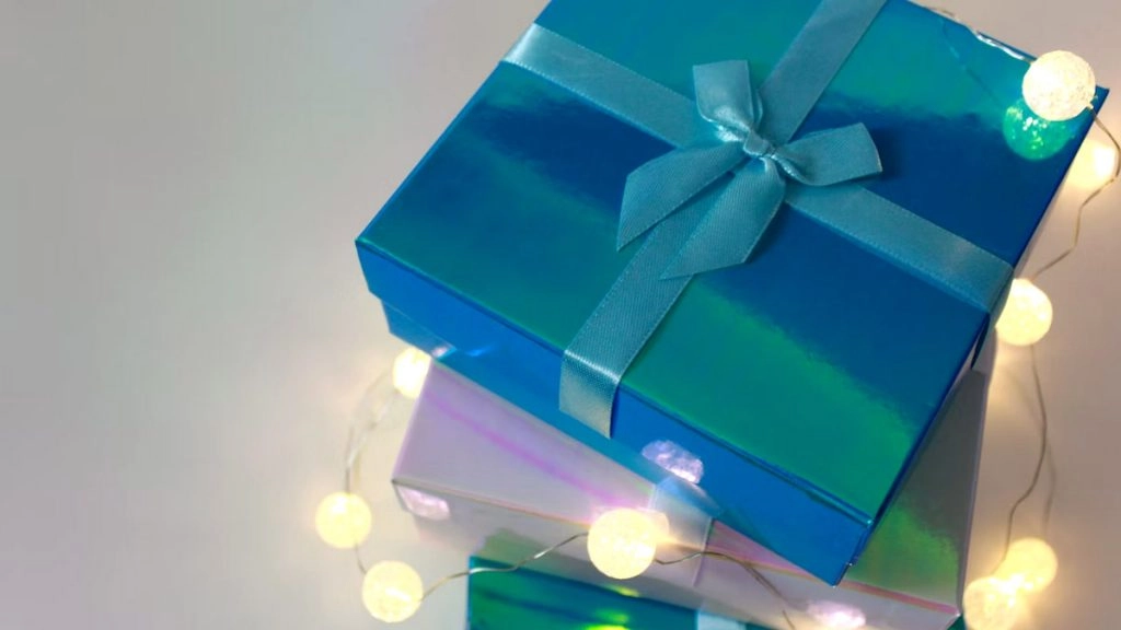दीपावली पर अपनों को क्या दें उपहार, कि वे कह उठें वाह शानदार! कुछ आयडिया यहां से भी ले सकते हैं!