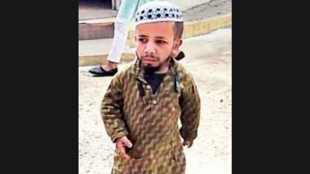 प्रचार-प्रसार के ढाई फुट लंबे आदमी को आखिरकार मिल गई दो फुट की दुल्हन