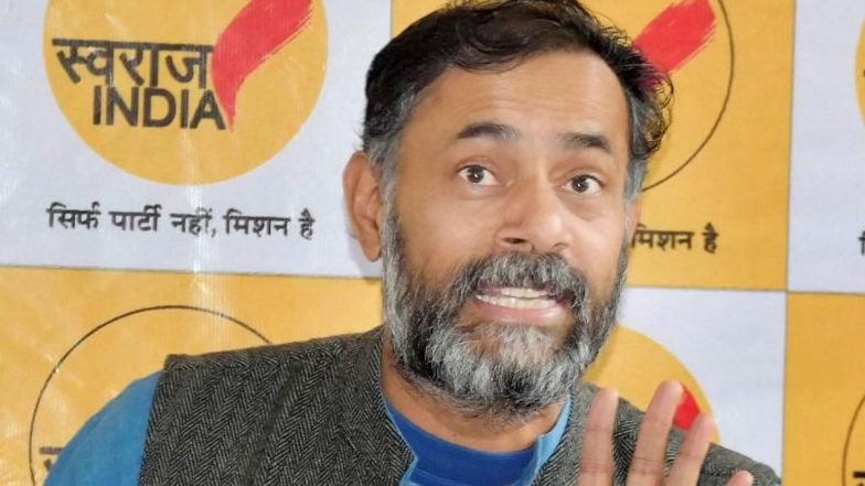 सत्ता में बैठे लोग देश के माहौल में जहर घोल रहे हैं: योगेंद्र यादव
