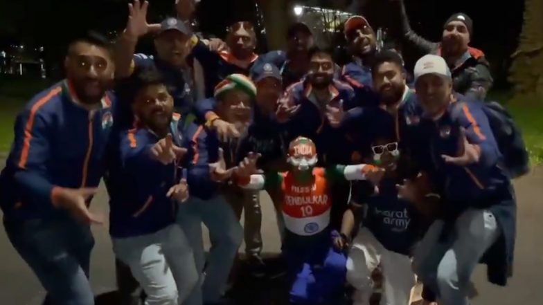 T20 World Cup 2022: भारत की हार ने टी20 विश्व कप में पाकिस्तान की मुश्किले बढाई, Bharat Army ने 'मौका मौका' गाने पर डांस कर कसा तंज- Watch Video