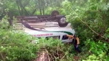 Andhra Pradesh Bus Accident: आंध्र प्रदेश में सड़क हादसा, पर्यटक बस के पहाड़ से नीचे गिरने से 10 लोग जख्मी