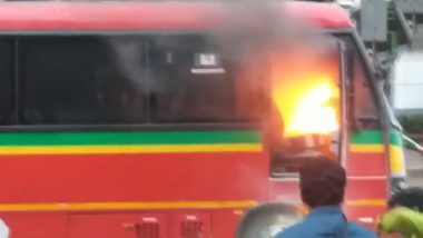 Video: मुंबई के कांदिवली में बेस्ट की AC बस में आग लगी, धूं-धूंकर जलने लगी