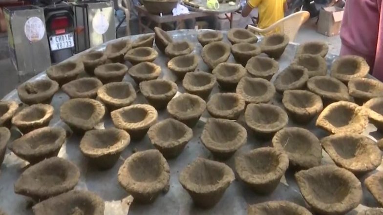 Diwali 2022: चंडीगढ़ की गौशाला ने गाय के गोबर से बनाए इको-फ्रेंडली दीये, धनतेरस पर मुफ्त में किए जाएंगे वितरित (See Pics)